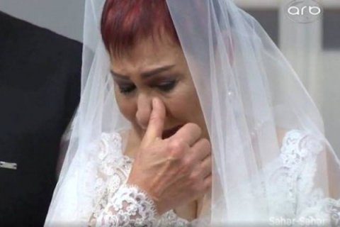 Gözyaşlarınızı saxlaya bilməyəcəksiniz-Azərbaycanlı diktor 70 yaşında gəlinlik geyindi