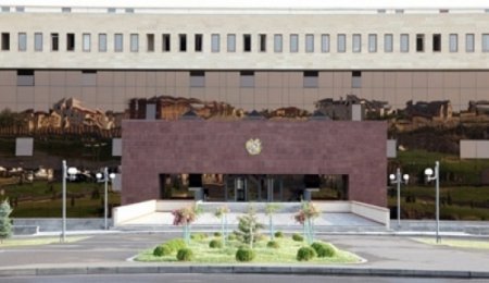Ermənistanın Müdafiə Nazirliyi çöküb - Nazir dilənir Ermənistanın Müdafiə Nazirliyi çöküb - Nazir dilənir
