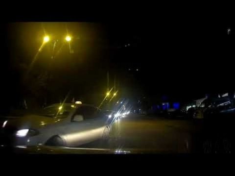  DYP-nin rəis müavini tıxacda gözləyir: Taksi sürücüsü protiv gedir