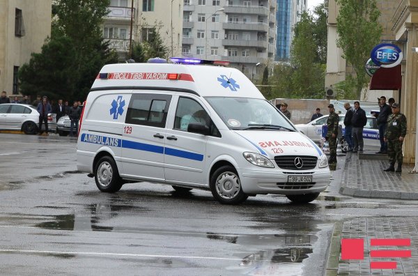 Yol polisləri müstəntiqin ailəsini ölümdən xilas etdi - TƏFƏRRÜAT - FOTO