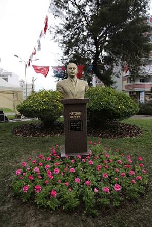 İzmirdə Heydər Əliyev adına park və abidənin açılışı olub- FOTOLAR