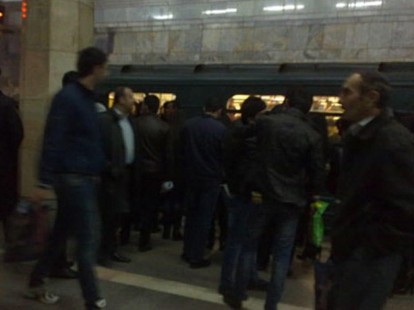Bakı metrosunda qorxulu anlar - İşə polis qarışdı