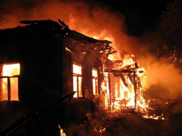 Ağdamda ev yandı: bir ölü