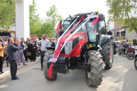 Gəlini aparmaq üçün 15 traktorla getdi - Fotolar