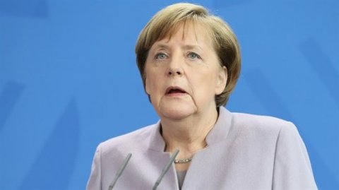 Merkel geri çəkildi: Hücum etməyəcəyik