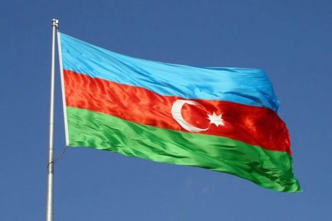 Azərbaycan dövlət bayrağının asılması qaydasında anlaşılmazlıq - ARAŞDIRMA