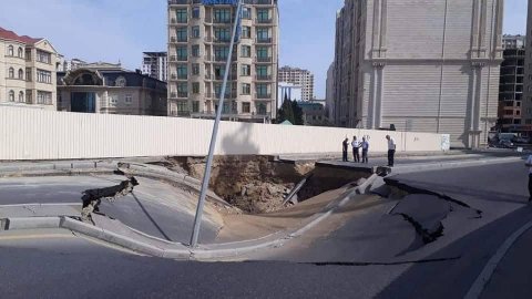 “Yoldakı çökmə metro tikintisi ilə bağlı deyil” – Qurum sözçüsü