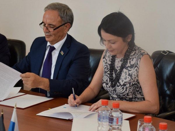 Mətbuat Şurası ilə Udmurdiya Jurnalistlər İttifaqı arasında anlaşma memorandumu imzalandı - FOTO