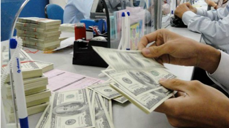 Azərbaycan bankları dolları bahalaşdırmağa başladı