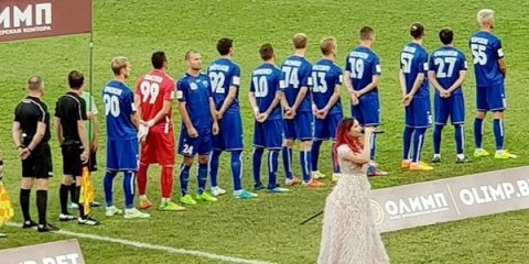 Rusiyada bayraq qalmaqalı: ukraynalı futbolçu rus bayrağına baxmadı 