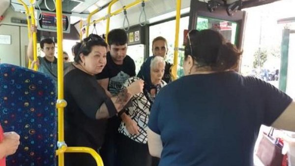 “Bakı Bus”da sürücü səhlənkarlığı: yaralı var - FOTO