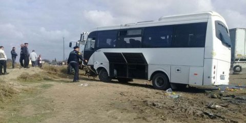 Sumqayıtda avtobus qəzaya uğradı, xəsarət alanlar var