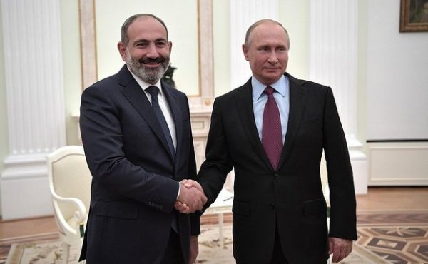 Paşinyan Putini Ermənistanın daxili işlərinə qarışmamağa çağırdı