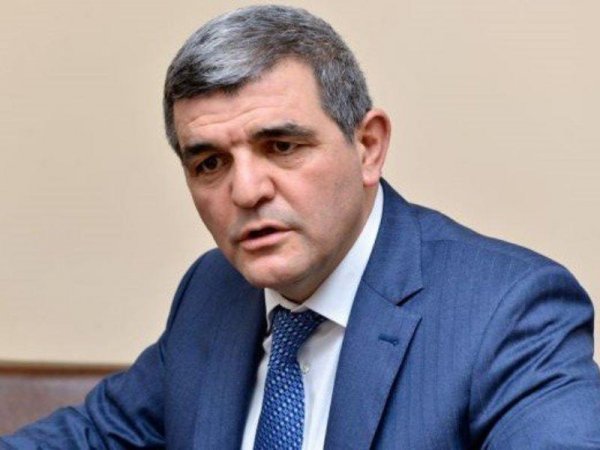 Deputat Fazil Mustafa bütün villaları Sərhəd Qoşunlarının balansına təhvil verməyə çağırdı