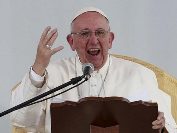 Papa pedofiliyada ittiham olunan rahibi rütbəsindən məhrum etdi