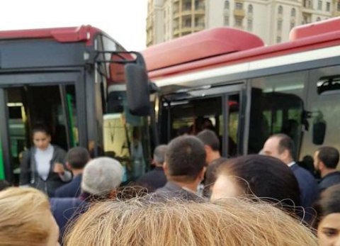 İki “Baku Bus” avtobusu toqquşdu