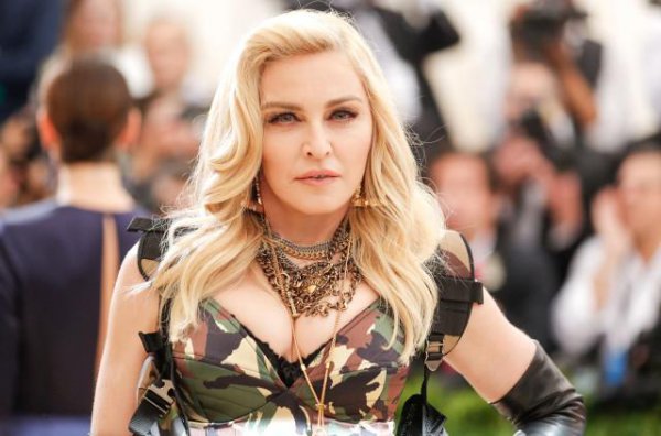 Madonna iki yüz minə aşbaz axtarır - Özəl tələbləri var