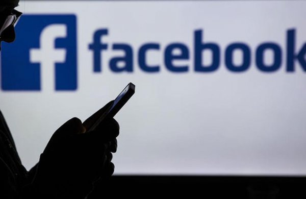 “Facebook” İranla bağlı 82 hesabı sildi