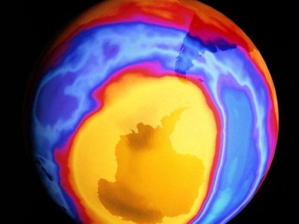 BMT-nin ekspertləri: Ozon təbəqəsindəki dəlik daralır