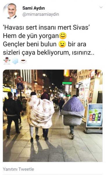 Türkiyədə maraqlı HADİSƏ: Gənclər küçəyə yorğanla çıxdılar - FOTO