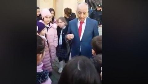 Abutalıbov uşaqlara şeir dedi 