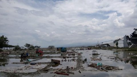 İndoneziyada sunami fəlakəti - 62 ölü, 584 yaralı + Fotolar