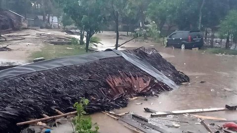 İndoneziyada sunami fəlakəti - 62 ölü, 584 yaralı + Fotolar