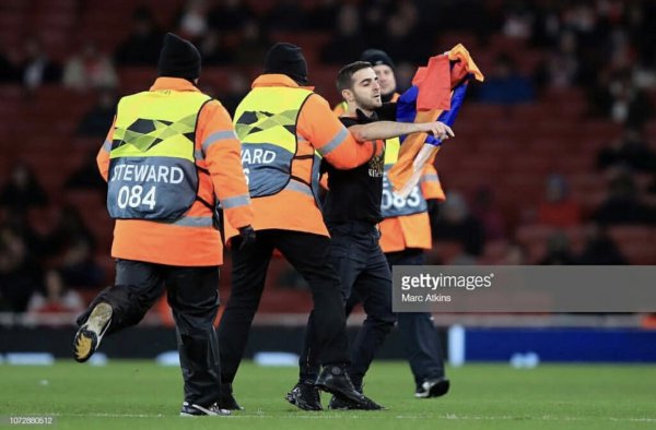 “Arsenal” - “Qarabağ” oyununda erməni Qondarma ölkənin bayrağı ilə meydana hücum etdi