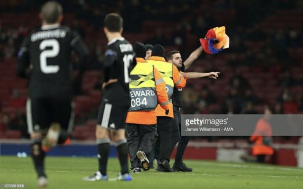 “Arsenal” - “Qarabağ” oyununda erməni Qondarma ölkənin bayrağı ilə meydana hücum etdi