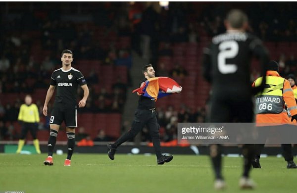 “Arsenal” - “Qarabağ” oyununda erməni Qondarma ölkənin bayrağı ilə meydana hücum etdi
