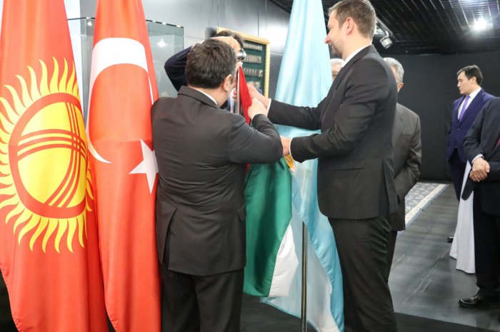 Macarıstanın dövlət bayrağı Beynəlxalq Türk Akademiyasında qaldırılıb