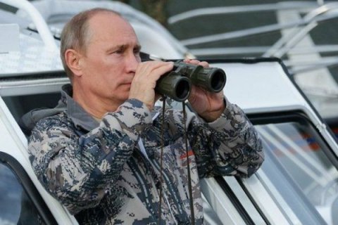 Putin hərbi rütbəsini açıqladı