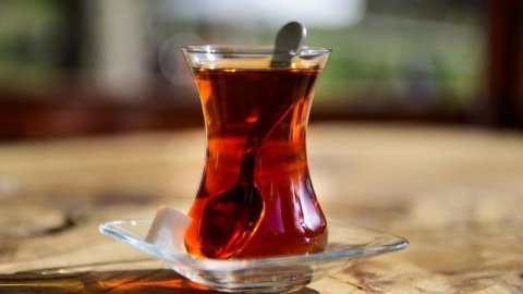  Çay içdikdən sonra mütləq 1 stəkan su için - Həkim məsləhəti