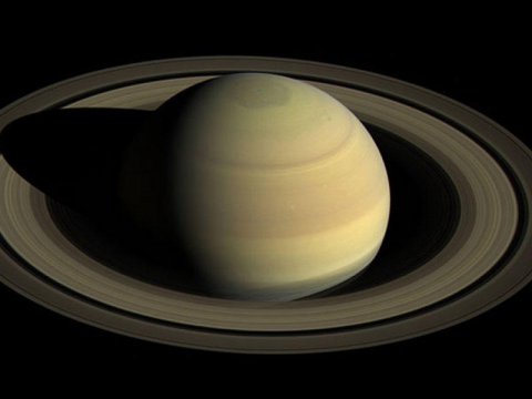 Saturnda sutkanın neçə saat olduğu ölçülüb