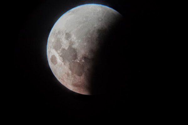 Bu ilin ilk Ay tutulması başladı