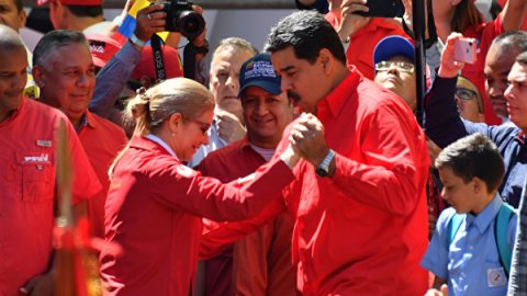 Maduro xanımı ilə belə rəqs etdi - Video