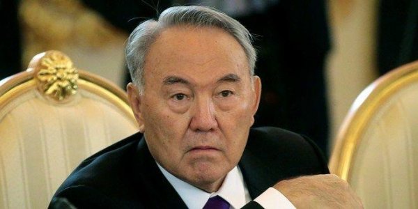 Nazarbayev təngəni də "rusca"dan xilas etdi