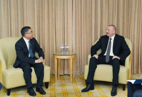 İlham Əliyev “Huawei” şirkətinin sədri ilə görüşdü