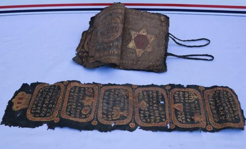 Türkiyədə qaçaqmalçılığa qarşı əməliyyat: 800 yaşı olan kitab aşkarlandı