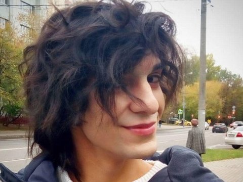 Rusiyanın Xalq artistinin “azərbaycanlı oğlu” anası tərəfindən döyülüb evdən qovuldu - ŞƏKİL