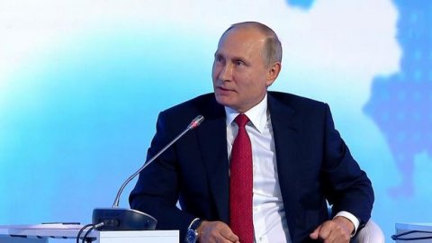 Putin: Mən də dənizçi və ya pilot olmaq istəyirdim