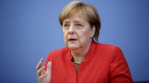 Merkel işçi axtarışında - Almanıyanı gözləyən təhlükə