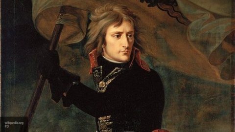Makron Rusiyadan Napoleonun dostunun cəsədinin qalıqlarını istəyib