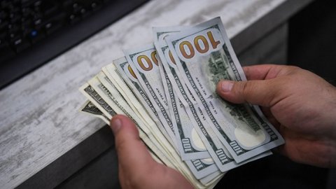 “Dollar 1 manat 50 qəpiyə düşə bilər” – İqtisadçı səbəbini açıqladı