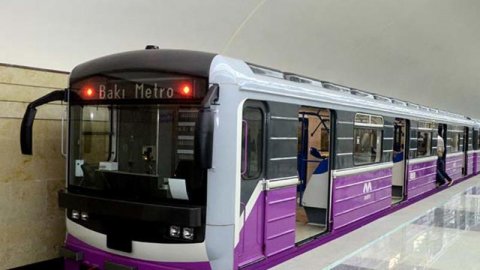 Bakı metrosunda nasazlıq: sərnişinlər qatardan boşaldıldı