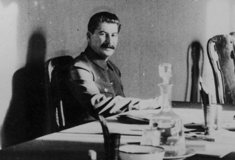 “Bir şineldə gəzən Stalin” günə 3 min rubl xərcləyib