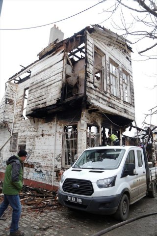 Çalıquşu”nun yazıldığı ev külə döndü - ŞƏKİLLƏR