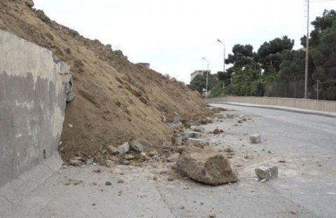 Bakıda sürüşmədən sonra bu yol bağlandı - DİQQƏT