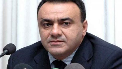 Sabiq nazirin oğlu İngiltərədə meşə aldı- ŞƏKİLLƏR Sabiq nazirin oğlu İngiltərədə meşə aldı- ŞƏKİLLƏR