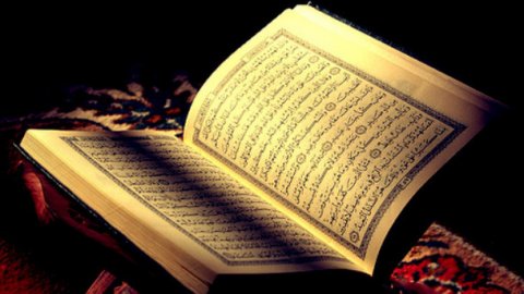 Hindistanda “Quran” kitablarını yandırırlar 